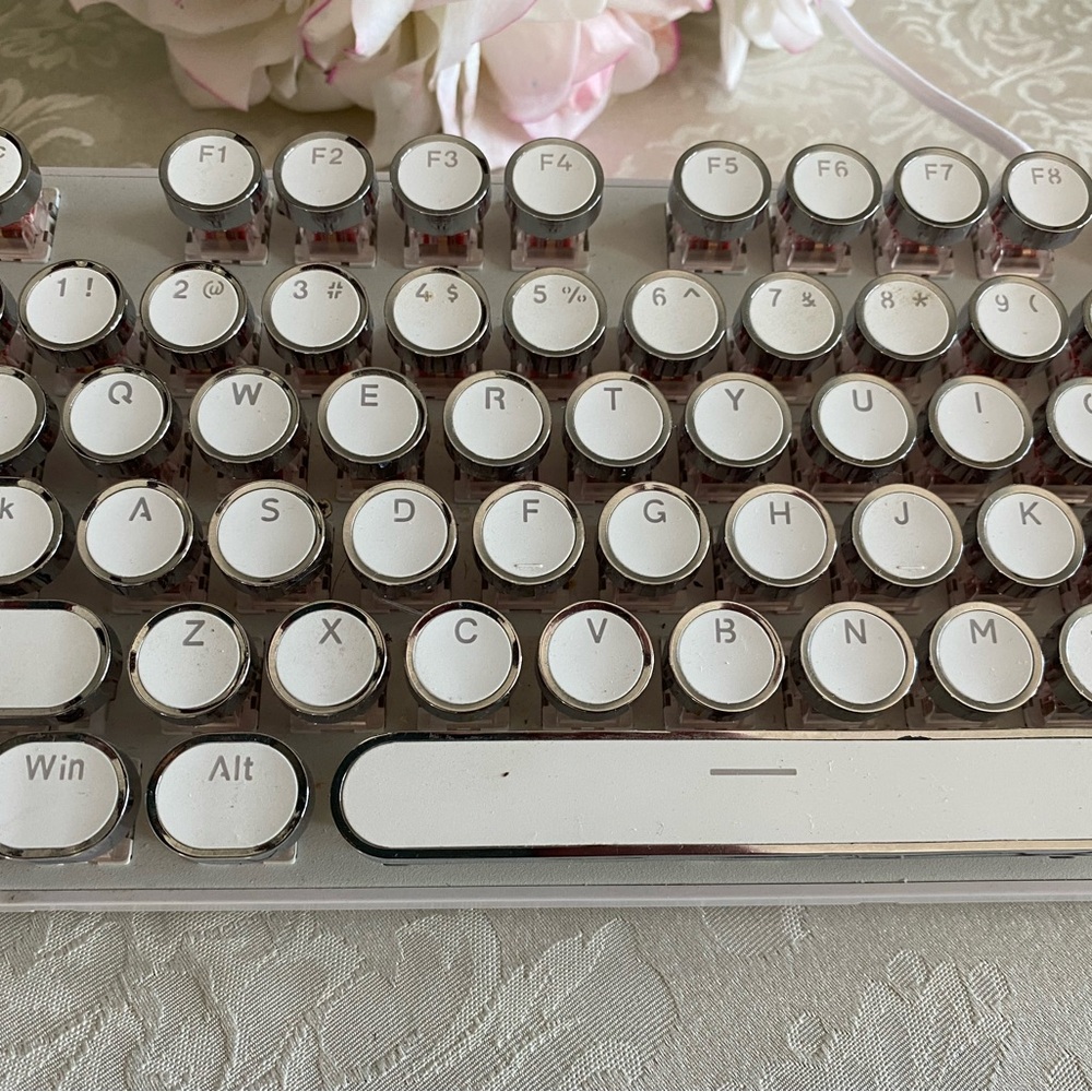 MageGee Retro White Mechanical Keyboard